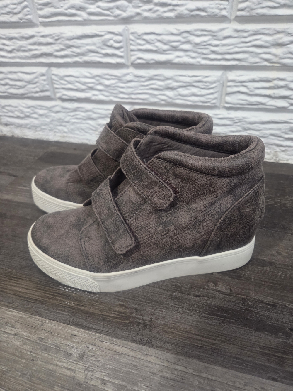 Buckle Taupe Hidden-Wedge Velcro High-Top Sneakers